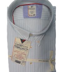 Aanbieding grote maat overhemd Giordano lange mouw. Overhemd lange mouw in de kleur lichtblauw en witte lengte streep. De kraag is button down. De kwaliteit 100% katoen. De ruglengte van dit overhemd lange mouw is 96cm.