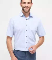 Eterna overhemd korte mouw in een lichtblauw en wit lengte streepje strijkvrij